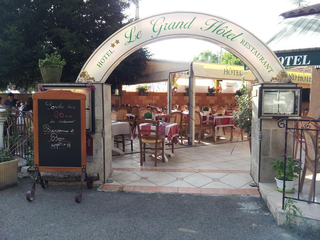 Le Grand Hotel Aups Exterior foto